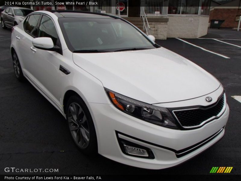 Front 3/4 View of 2014 Optima SX Turbo