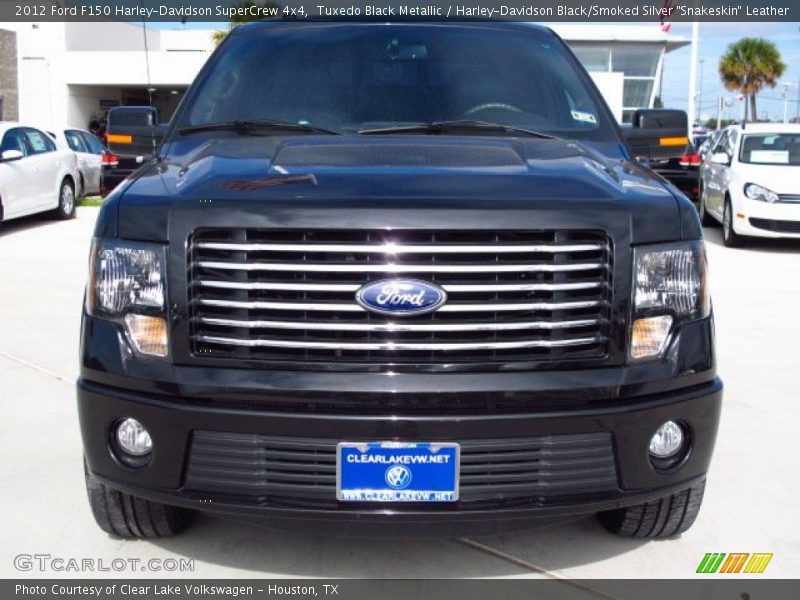 Tuxedo Black Metallic / Harley-Davidson Black/Smoked Silver 