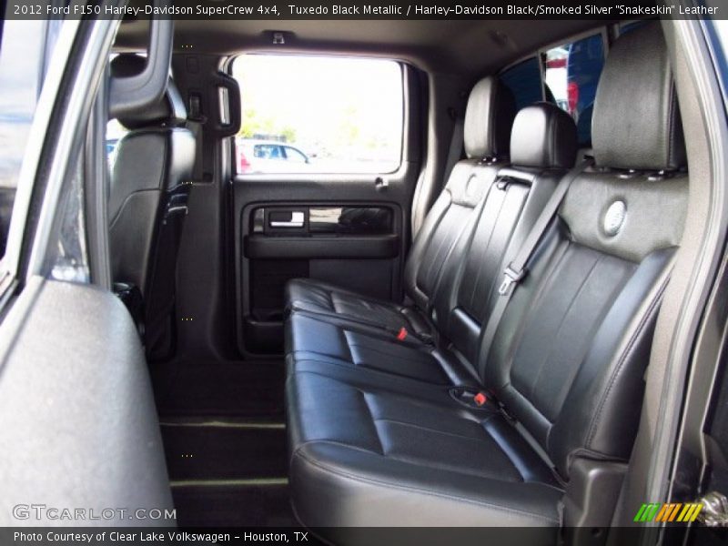 Tuxedo Black Metallic / Harley-Davidson Black/Smoked Silver 