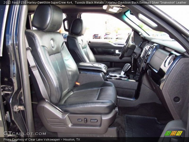 Tuxedo Black Metallic / Harley-Davidson Black/Smoked Silver 