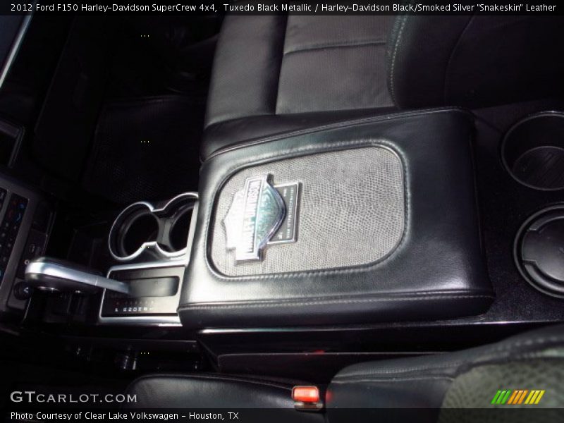 Tuxedo Black Metallic / Harley-Davidson Black/Smoked Silver 