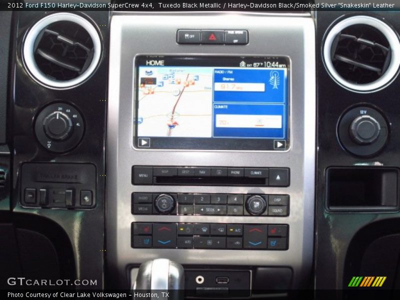 Tuxedo Black Metallic / Harley-Davidson Black/Smoked Silver 