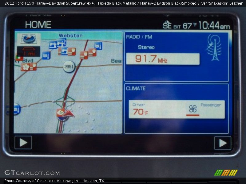 Tuxedo Black Metallic / Harley-Davidson Black/Smoked Silver 