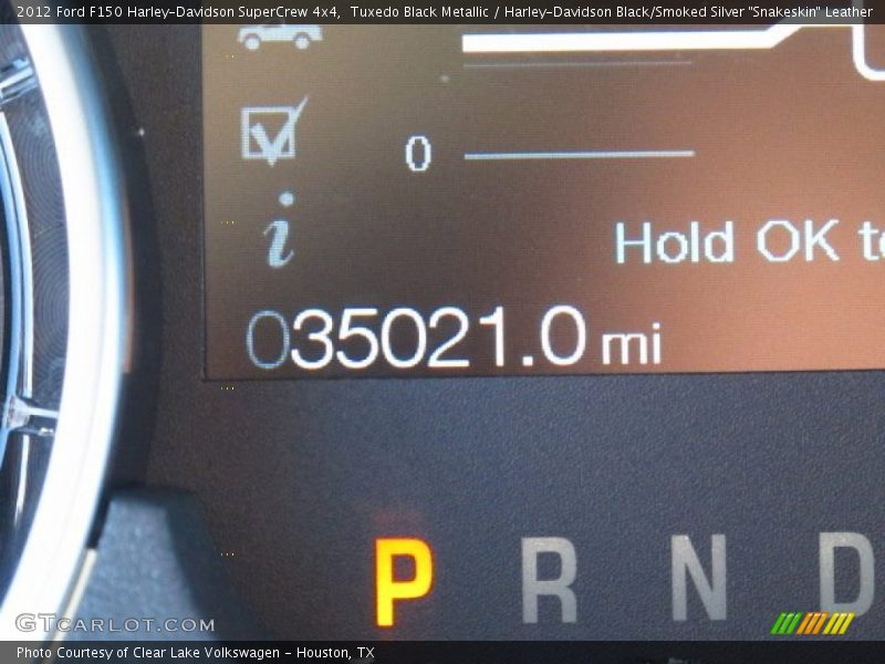 Tuxedo Black Metallic / Harley-Davidson Black/Smoked Silver 