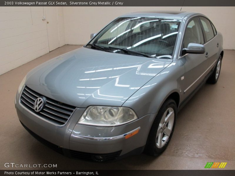 Front 3/4 View of 2003 Passat GLX Sedan