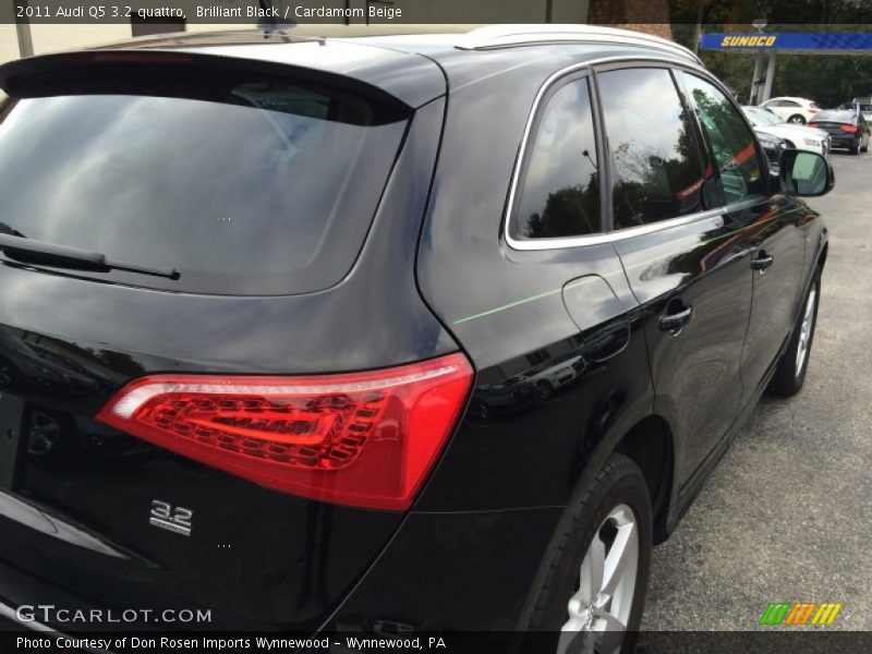 Brilliant Black / Cardamom Beige 2011 Audi Q5 3.2 quattro