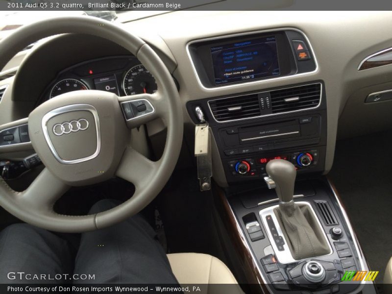Brilliant Black / Cardamom Beige 2011 Audi Q5 3.2 quattro