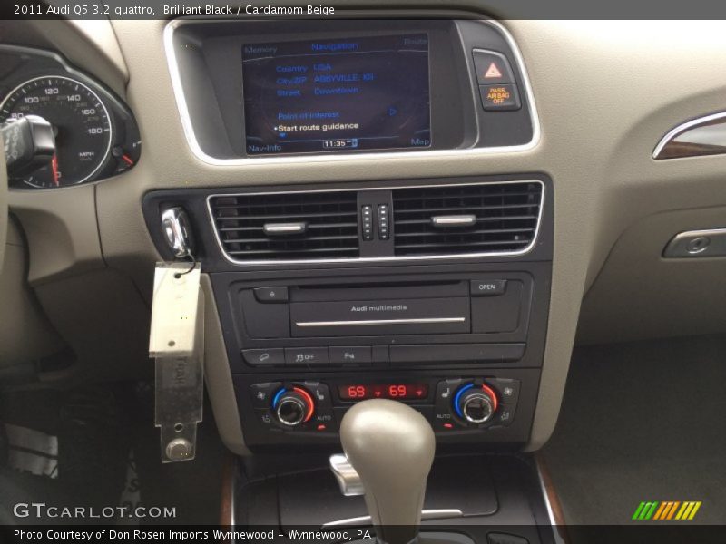 Brilliant Black / Cardamom Beige 2011 Audi Q5 3.2 quattro