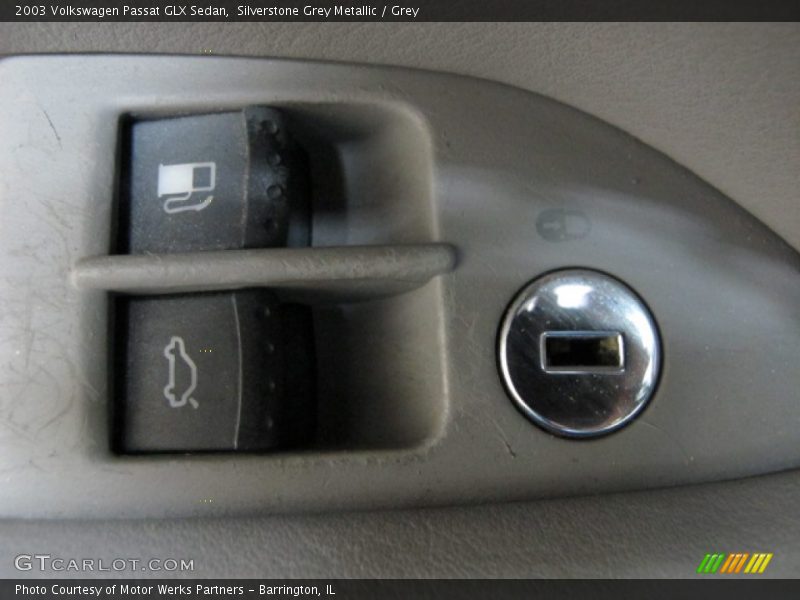 Silverstone Grey Metallic / Grey 2003 Volkswagen Passat GLX Sedan