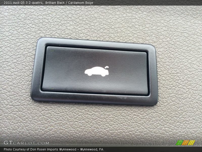 Brilliant Black / Cardamom Beige 2011 Audi Q5 3.2 quattro