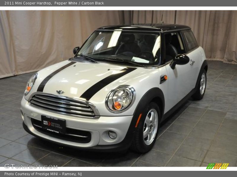 Pepper White / Carbon Black 2011 Mini Cooper Hardtop