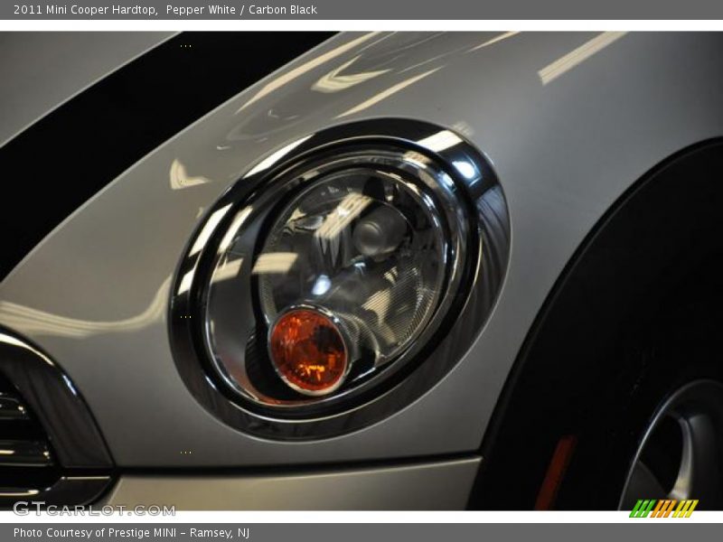 Pepper White / Carbon Black 2011 Mini Cooper Hardtop