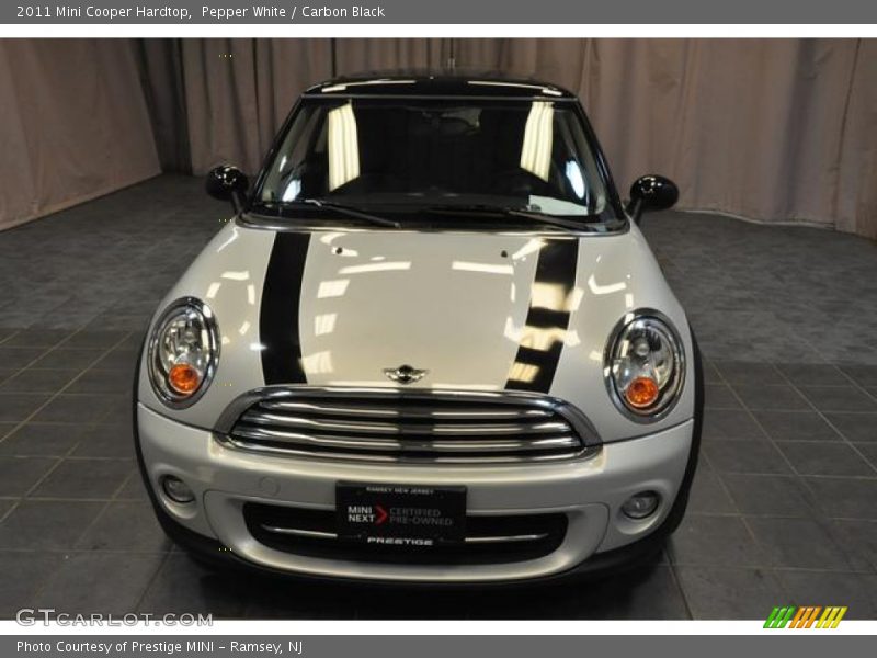 Pepper White / Carbon Black 2011 Mini Cooper Hardtop