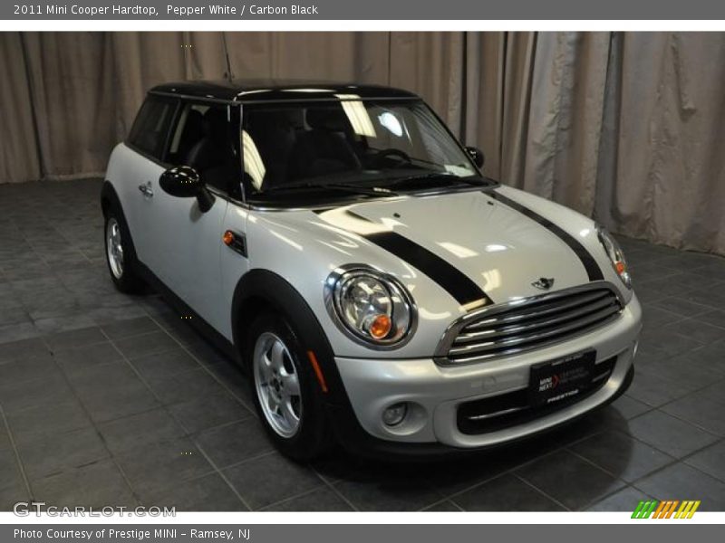 Pepper White / Carbon Black 2011 Mini Cooper Hardtop