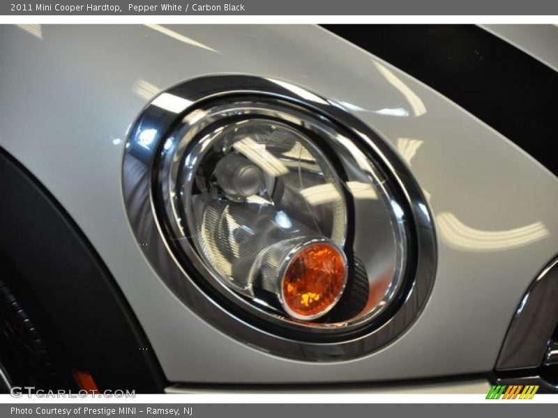 Pepper White / Carbon Black 2011 Mini Cooper Hardtop