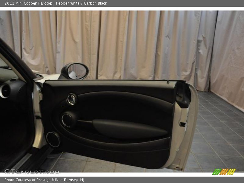 Pepper White / Carbon Black 2011 Mini Cooper Hardtop