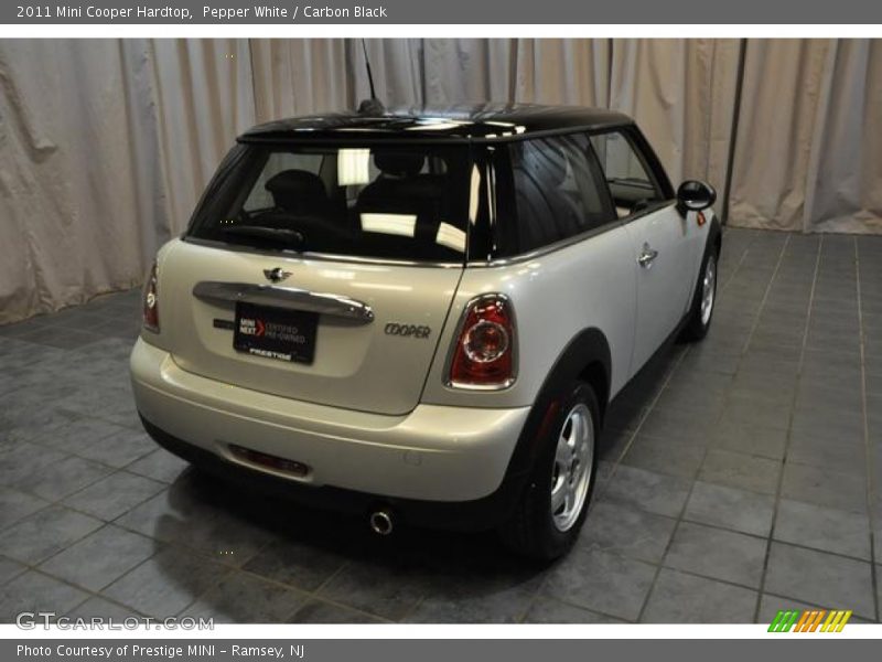 Pepper White / Carbon Black 2011 Mini Cooper Hardtop