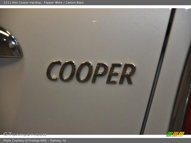 Pepper White / Carbon Black 2011 Mini Cooper Hardtop