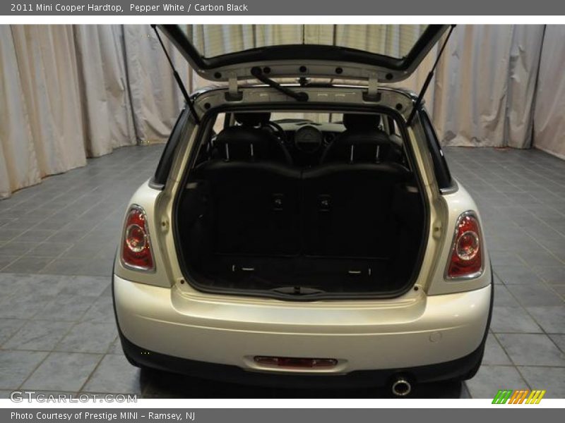 Pepper White / Carbon Black 2011 Mini Cooper Hardtop