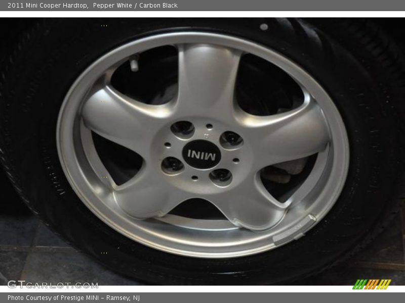 Pepper White / Carbon Black 2011 Mini Cooper Hardtop