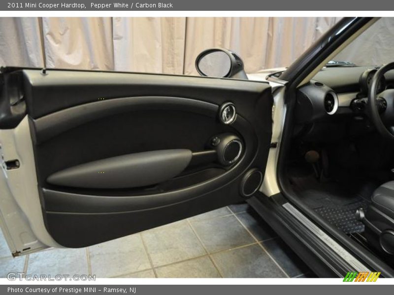 Pepper White / Carbon Black 2011 Mini Cooper Hardtop