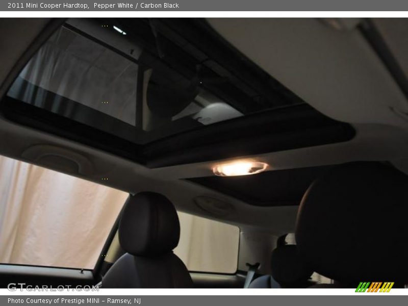 Pepper White / Carbon Black 2011 Mini Cooper Hardtop