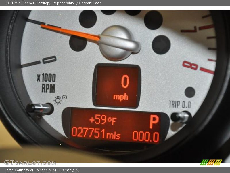 Pepper White / Carbon Black 2011 Mini Cooper Hardtop