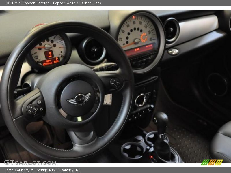 Pepper White / Carbon Black 2011 Mini Cooper Hardtop