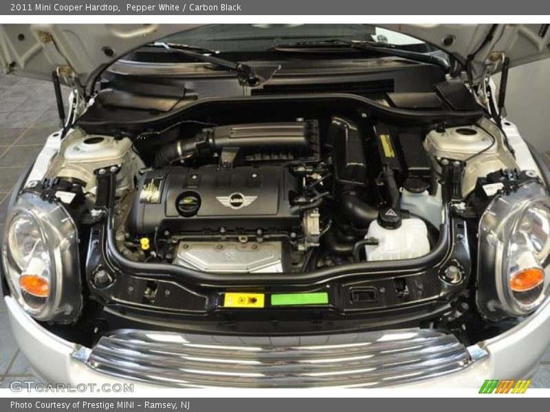 Pepper White / Carbon Black 2011 Mini Cooper Hardtop