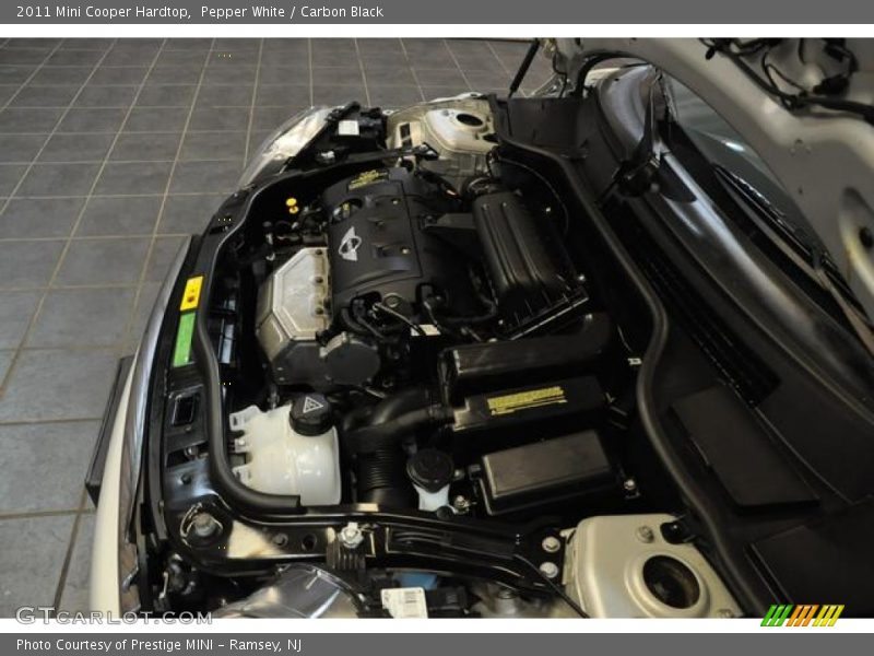 Pepper White / Carbon Black 2011 Mini Cooper Hardtop