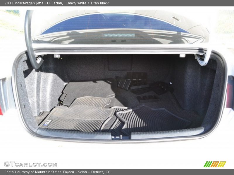 Candy White / Titan Black 2011 Volkswagen Jetta TDI Sedan