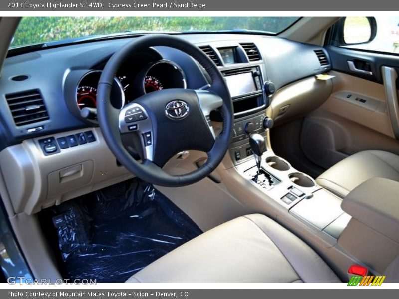 Cypress Green Pearl / Sand Beige 2013 Toyota Highlander SE 4WD