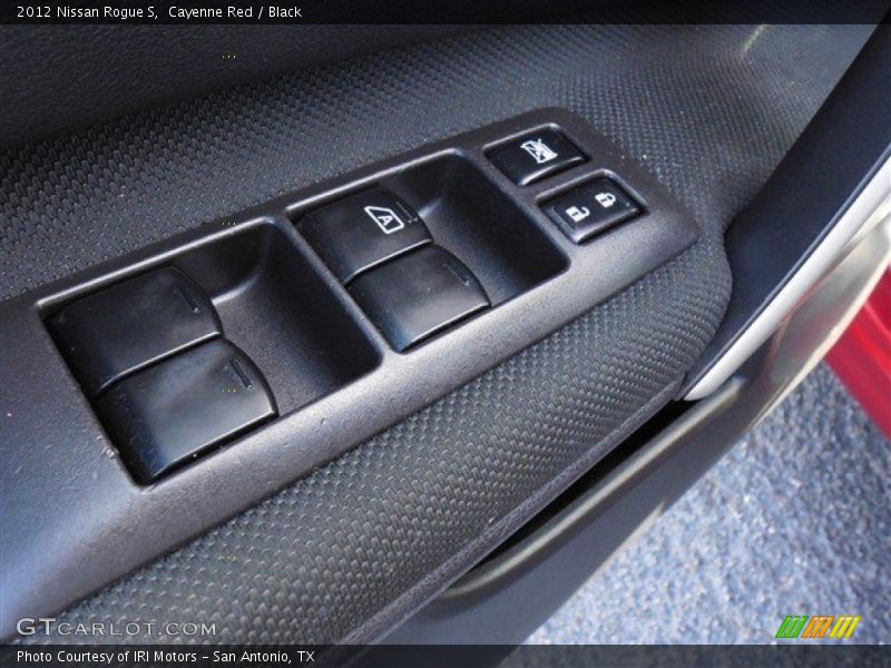 Cayenne Red / Black 2012 Nissan Rogue S