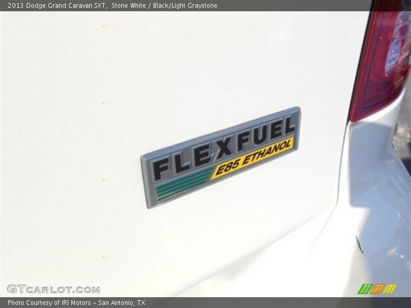 Stone White / Black/Light Graystone 2013 Dodge Grand Caravan SXT