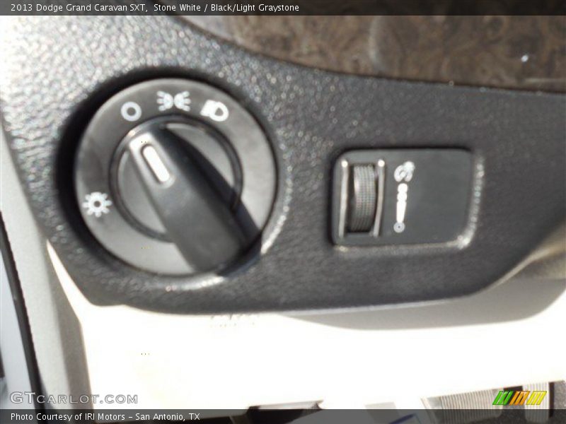 Stone White / Black/Light Graystone 2013 Dodge Grand Caravan SXT