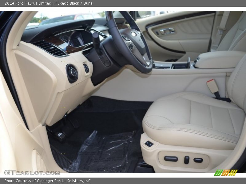 Front Seat of 2014 Taurus Limited