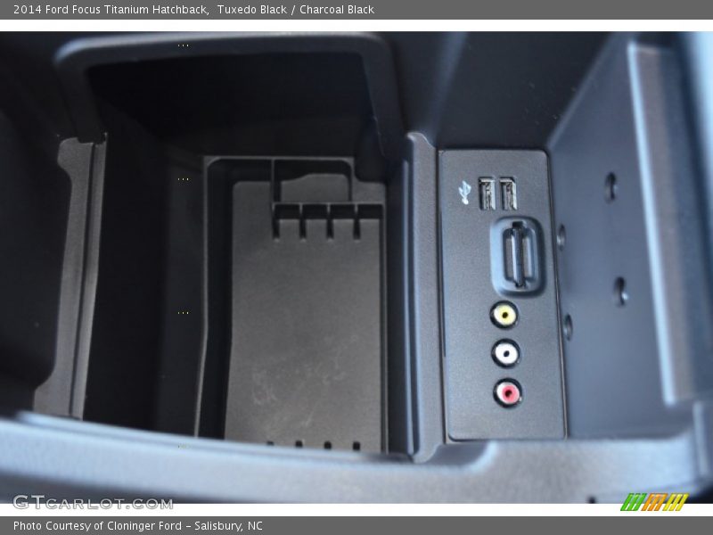 Tuxedo Black / Charcoal Black 2014 Ford Focus Titanium Hatchback