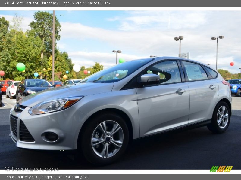 Ingot Silver / Charcoal Black 2014 Ford Focus SE Hatchback