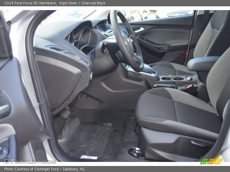 Ingot Silver / Charcoal Black 2014 Ford Focus SE Hatchback