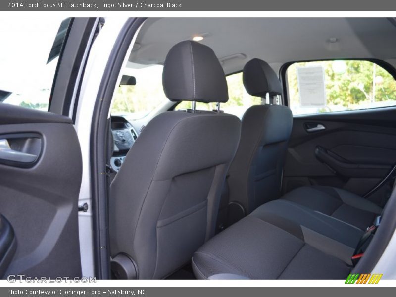 Ingot Silver / Charcoal Black 2014 Ford Focus SE Hatchback