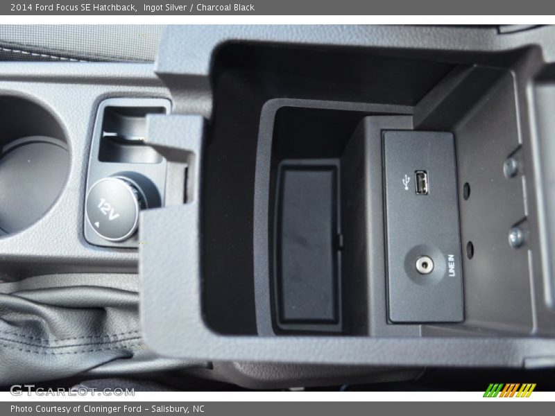 Ingot Silver / Charcoal Black 2014 Ford Focus SE Hatchback
