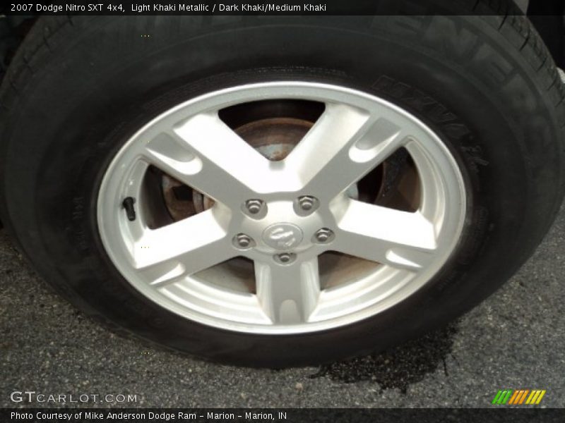 Light Khaki Metallic / Dark Khaki/Medium Khaki 2007 Dodge Nitro SXT 4x4