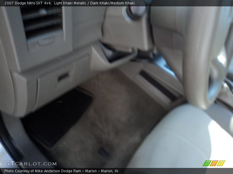 Light Khaki Metallic / Dark Khaki/Medium Khaki 2007 Dodge Nitro SXT 4x4