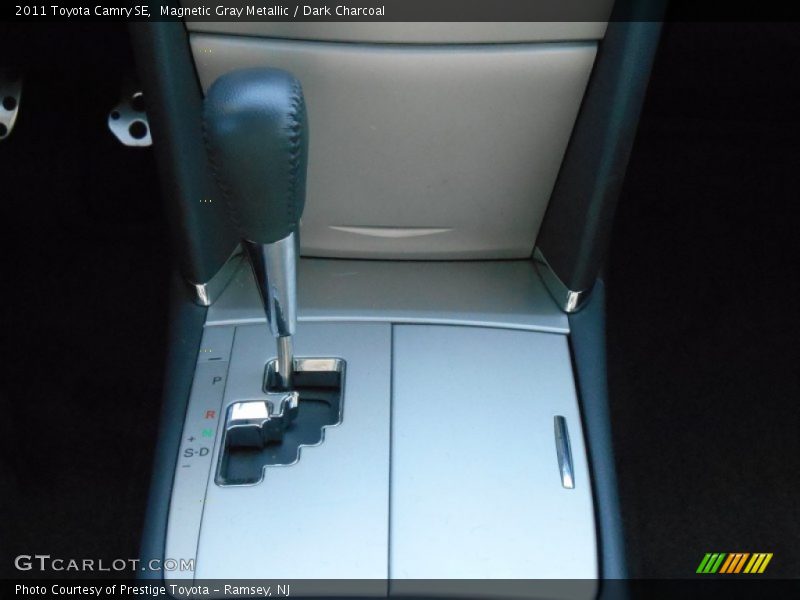 Magnetic Gray Metallic / Dark Charcoal 2011 Toyota Camry SE