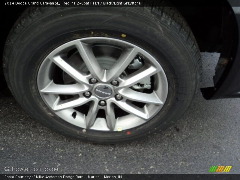 Redline 2-Coat Pearl / Black/Light Graystone 2014 Dodge Grand Caravan SE