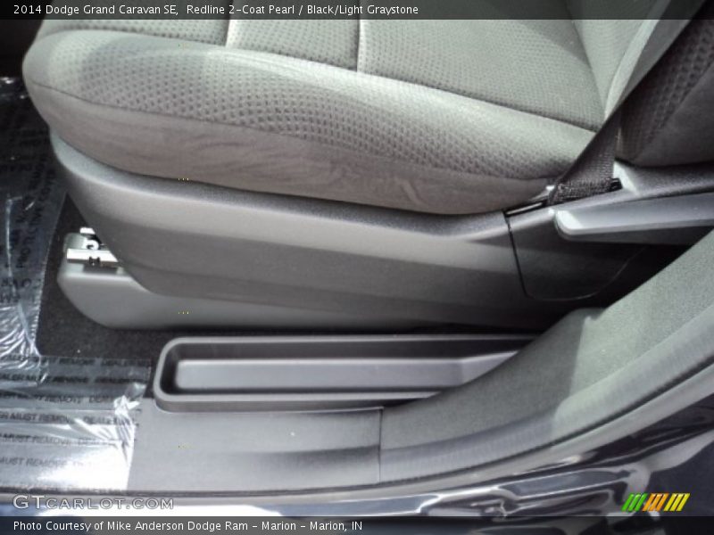 Redline 2-Coat Pearl / Black/Light Graystone 2014 Dodge Grand Caravan SE