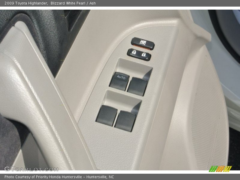 Blizzard White Pearl / Ash 2009 Toyota Highlander