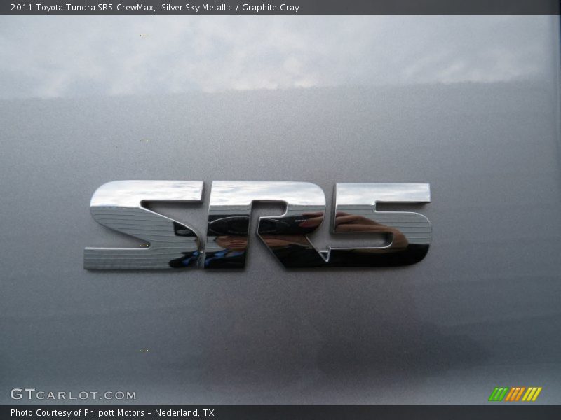 Silver Sky Metallic / Graphite Gray 2011 Toyota Tundra SR5 CrewMax