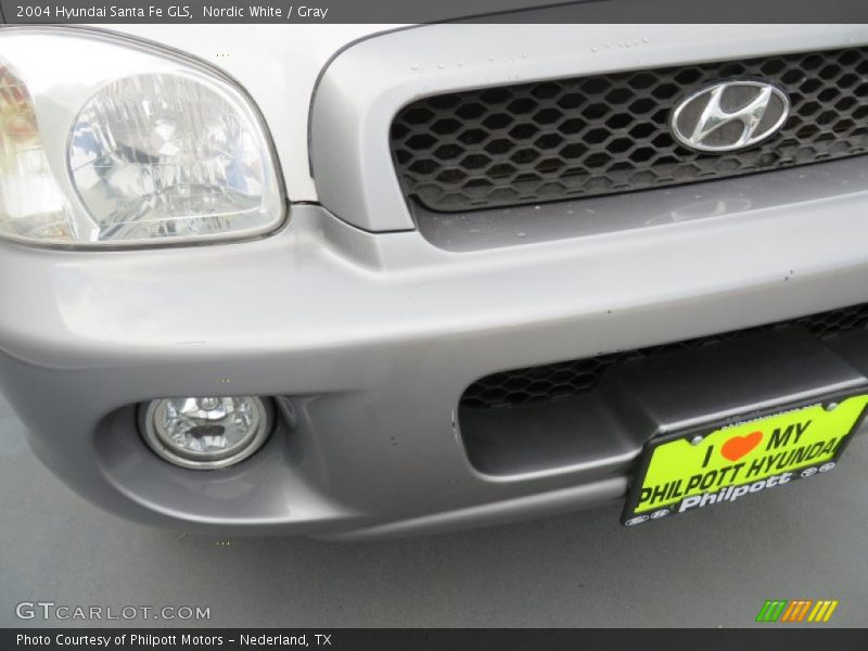 Nordic White / Gray 2004 Hyundai Santa Fe GLS