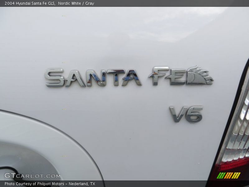 Nordic White / Gray 2004 Hyundai Santa Fe GLS